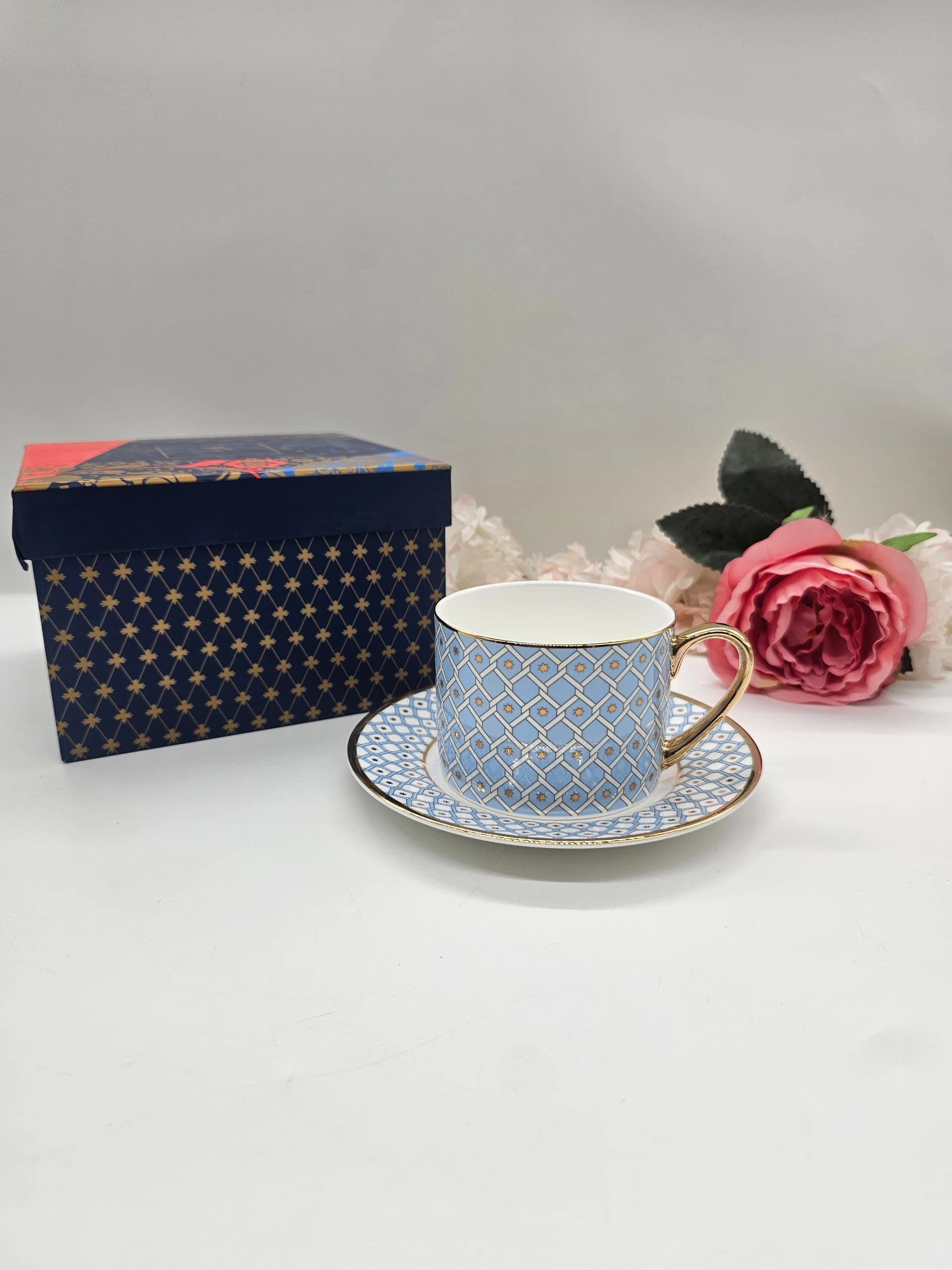 Tasse et soucoupe en porcelaine fine Azure n°1 de la Manufacture Impériale de Porcelaine