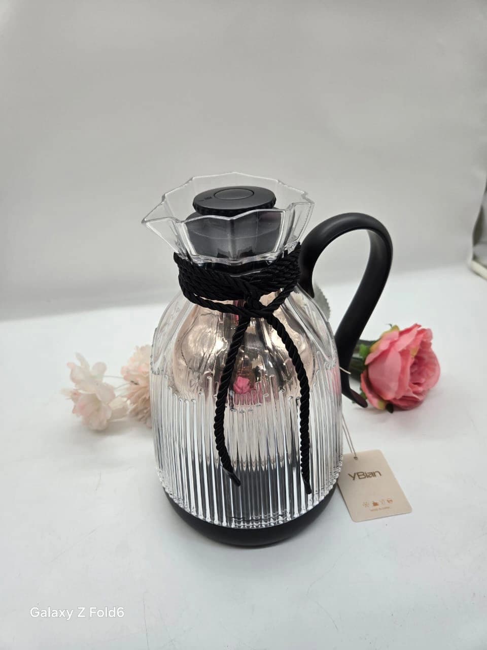 Thermos transparente côtelée YBian d’un litre, poignée, base et cordon tressé décoratif noirs
