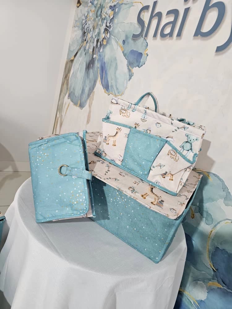 Valise pour bébé et organisateur de chambre d’enfant en tissu à motifs d’étoiles turquoise et illustrations d’animaux
