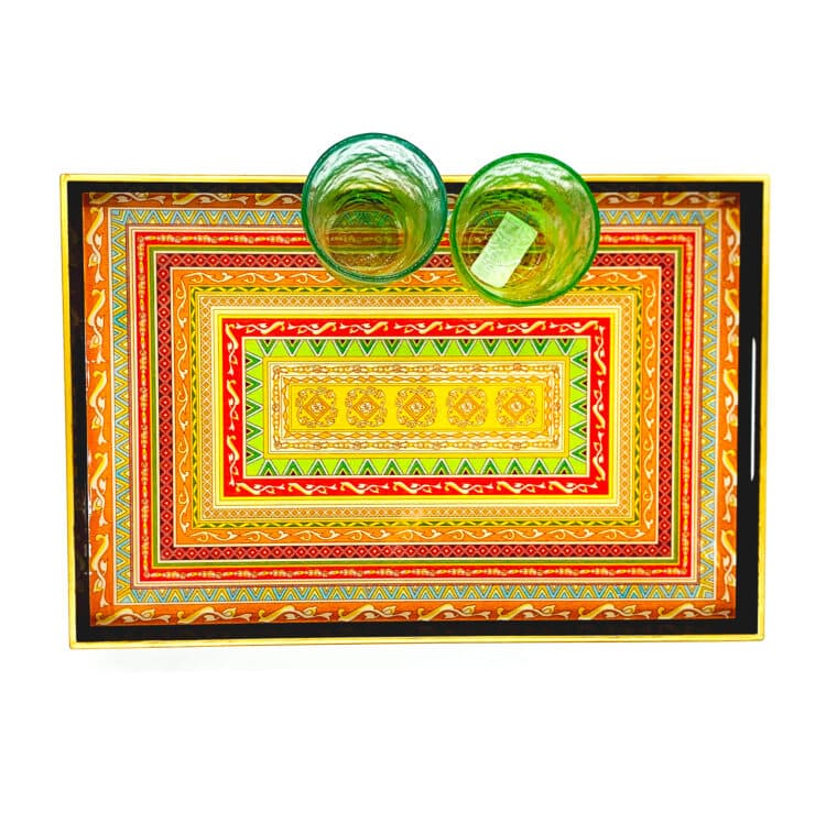 Plateau de service rectangulaire de 30 × 45 cm, vu de trois quarts