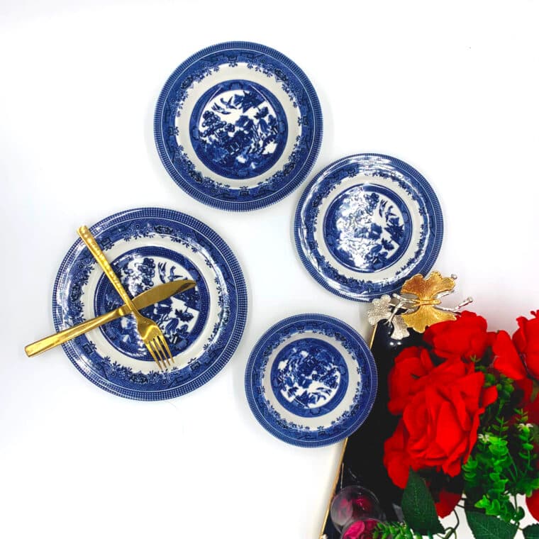 Service de table en porcelaine de 24 pièces, assiettes et bols disposés en éventail